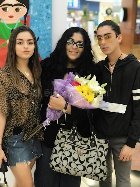 14062018 EN FAMILIA.  Elexa, Alejandra y Hugoalexi.