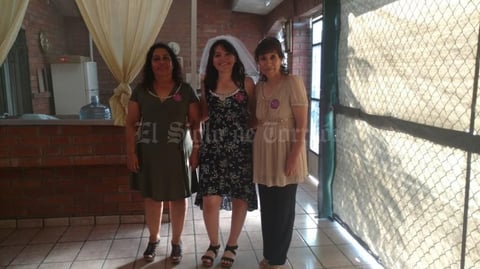 16062018 La novia acompañada por su mamá y su suegra.