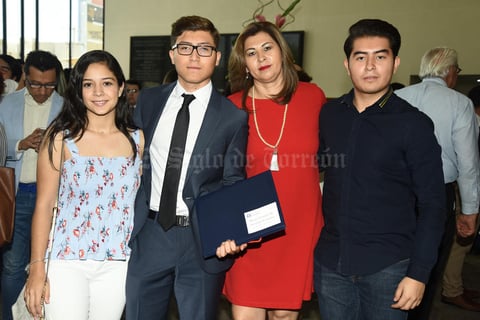 16062018 GRADUACIóN.  Fernanda, Gerardo, Lourdes y Ricardo.