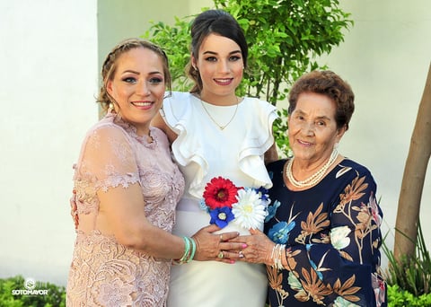 18062018 Gabriela con su mamá, Miriam Aldape Orona, y su bisabuela, Guadalupe Orona.