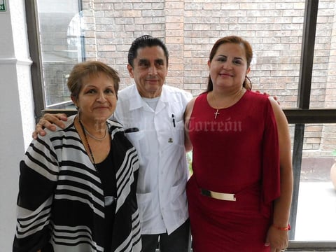 17062018 VELADA LITERARIA.  Irma Leyva Ramos, Francisco Pesqueira e Irma Pesqueira Leyva.