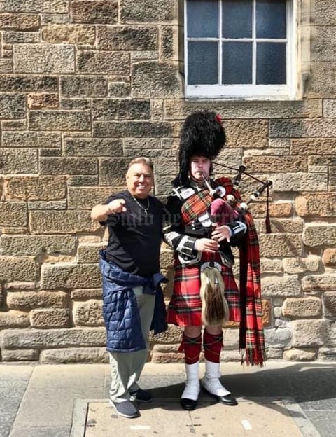 17062018 UN VIAJE INOLVIDABLE.  Gustavo 'La Pericocha' Valdés hizo una escala en Edimburgo, Escocia. Posteriormente, fue a Londres y Dublín, para después llegar a su décimo mundial consecutivo en Moscú.