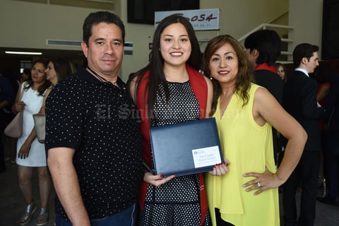 17062018 EN RECIENTE EVENTO.  Ricardo, Elsa Claudia y Claudia.