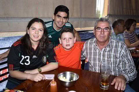 18062018 Abelardo, Regina, Santiago y Abelardo.