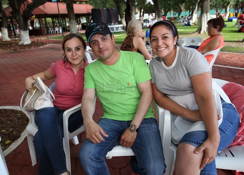 Mary Paz de Cervantes, Alberto Cervantes y Lupita Gallegos.