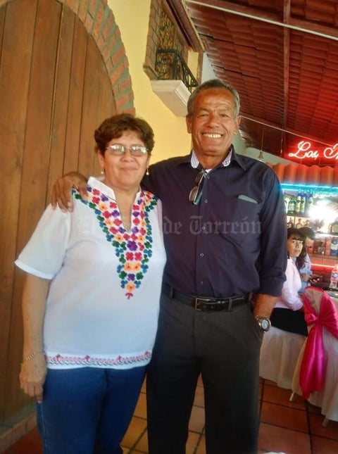 21062018 EN FAMILIA.  Martha y Carlos.
