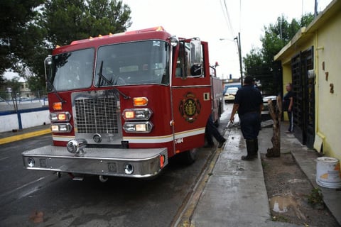 Desde la madrugada del jueves, elementos de la Dirección de Protección Civil y Bomberos, así como la Dirección de Seguridad Pública Municipal monitorearon, respectivamente, arroyos y vialidades.