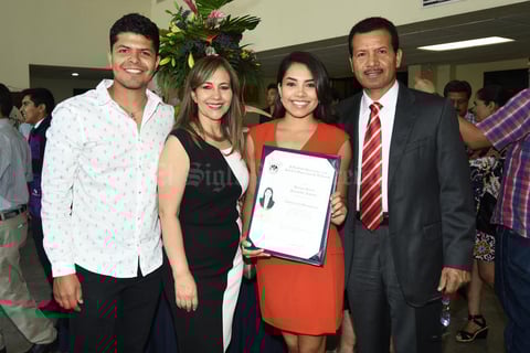 22062018 FIN DE SUS ESTUDIOS.  Enrique, Pamela, Josefina y Enrique.