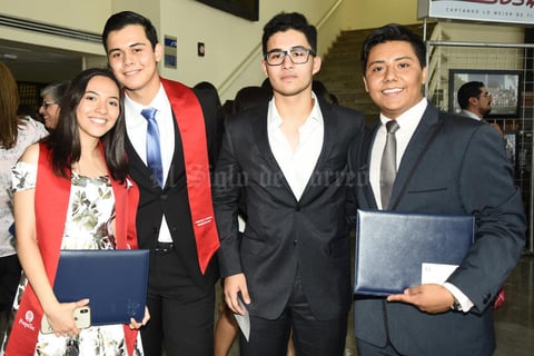 22062018 SE GRADúAN.  Claudia, Erick, Jaime y Diego.