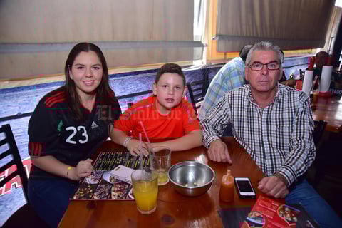 22062018 Regina, Santiago y Abelardo.