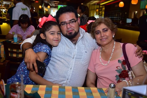 22062018 Sara Elizabeth, David y Rosa Carmen.
