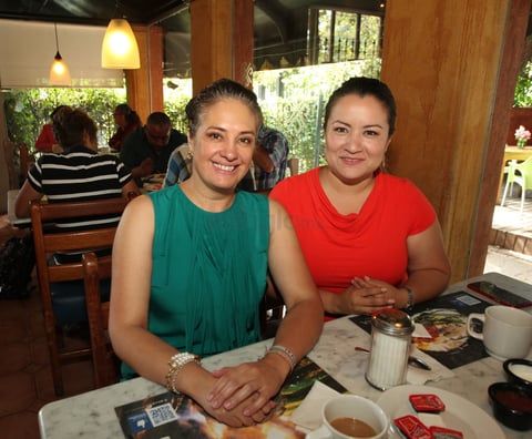 María Esther López de la O y Nora Silva.