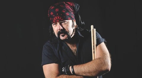 El grupo, que se separó a finales de 2003, fue nominado al Grammy en 1995 y 2001. Tras ello, los hermanos formaron Damageplan con Bob Zilla (bajo) y Patrick Lachman (vocalista). En 2004 “Dimebag” fue asesinado y el grupo se disolvió.
