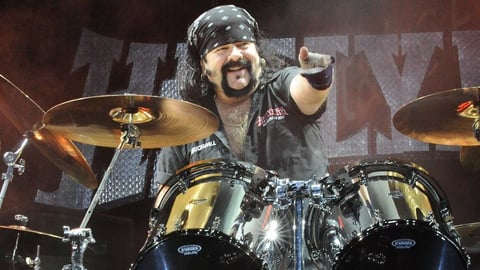 De acuerdo con el portal de "Billboard", fue a través de las redes sociales que Pantera dio a conocer el lamentable deceso del músico y compositor, sin revelar detalles.