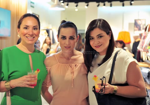 Mónica  Paty y Adriana