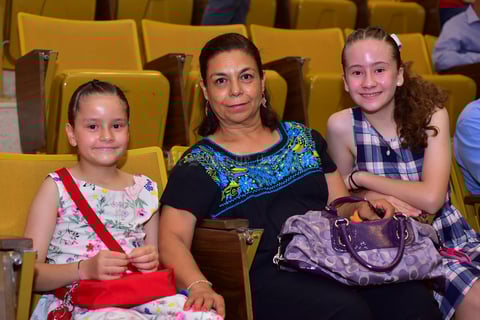 Rebeca  Monica y Juliana