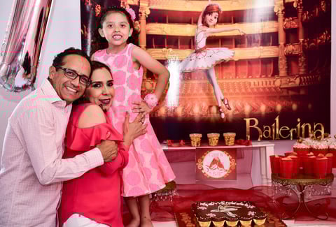 Zara Antonella con sus papas  Enrique Perez Waybell y Mayra Mireya Valdes Cuellar