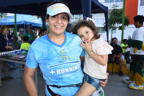 26062018 Maha con su hija.