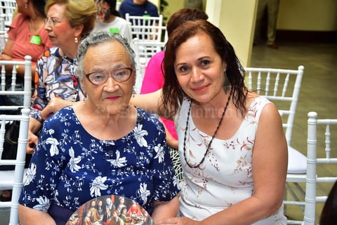 27062018 Aurora y Sara.