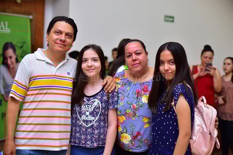 27062018 EN RECIENTE EVENTO.  Francisco, Ana Sofia, Isabel y Estefany.