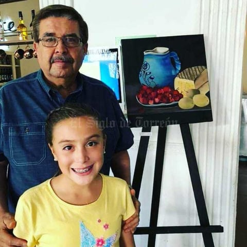 27062018 Carlota acompañada de su abuelo.