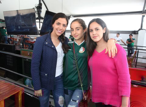 María Rosa, Rebeca y Renata.