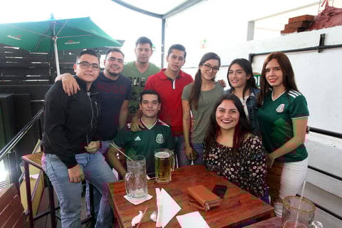 Amigos comparten una mañana deportiva.