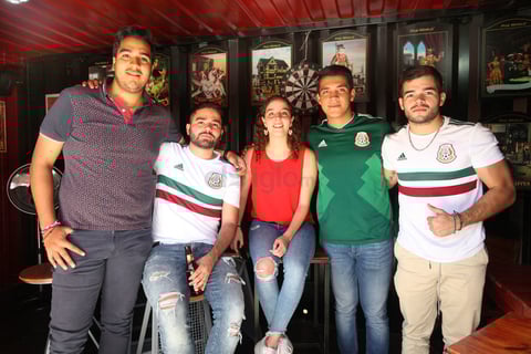 Ramón, Andrea, Chendo, Alina y Arrieta.