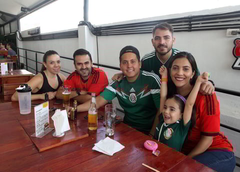 Alvaro Muñóz, Stephanie Lucero, Valentina, Ismael Venegas, José Guzmán y Diana Gaytán.