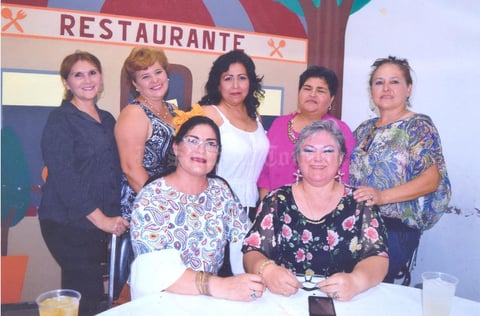 28062018 FELIZ CUMPLE.  Claudia Zulema de Luna con Bertha, Vero, Marichuy, Georgina y Lucero.