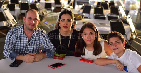 29062018 Tomás, Ana Claudia, María Sofía y Marcelo.