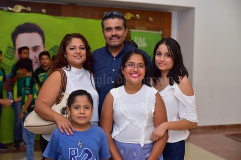 30062018 EN EL TEATRO.  Familia González Gutiérrez.
