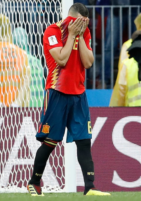 Koke se lamenta tras fallar su oportunidad desde el tiro penal.