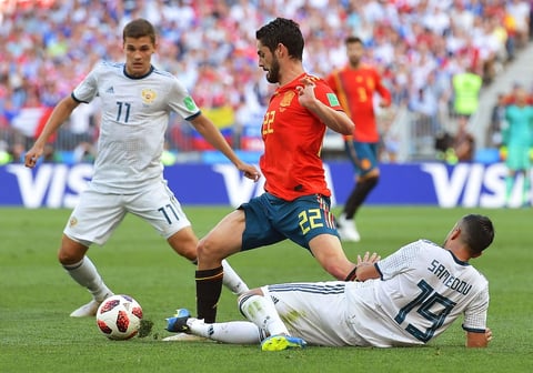 Isco se mostró durante gran parte del partido, aunque poco pudo hacer frente al marco de los rusos.