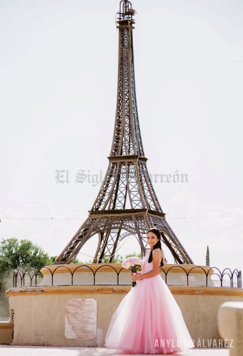 01072018 Abril Pineda Gutiérrez en su festejo de sus XV años, donde lució muy linda en una sesión fotógrafica por el Estudio Anylú Álvarez.