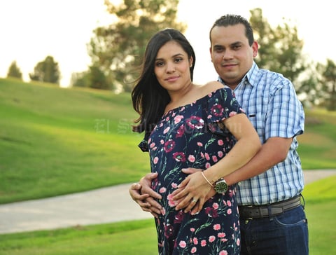 01072018 FELICES PAPáS.  Yuliana Leyva y Juan Antonio Arenas están muy contentos con su hijo, Juan Leonel Arenas Leyva, que ya lo tienen en brazos.
