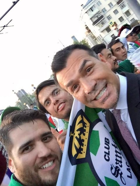 01072018 LA SELFIE DEL RECUERDO.  Juan Manuel y Diego Asúnsolo Ramírez con Jared Borgetti.
