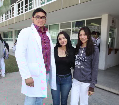 Julio, Vivian y Marisol.