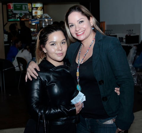 Danna de la Torre y Teresa Moreno.