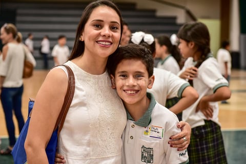 04072018 MUY CONTENTOS.  Karime Castañeda y Jesús Gallardo.