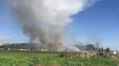 Al menos 19 personas, entre ellas bomberos y policías, murieron hoy y 40 resultaron heridas en una explosión ocurrida en un polvorín del municipio de Tultepec, en el Estado de México, informaron fuentes oficiales.