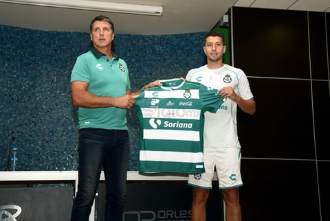 En la presentación estuvo acompañado por el Director Técnico, Dante Siboldi.