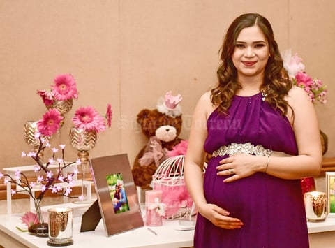 08072018 La futura mami en la dulce espera de Marian.