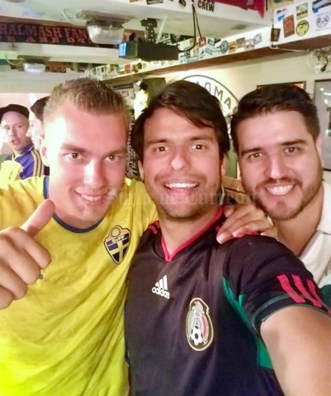 Los hermanos Diego y Juan Manuel Asunsolo Ramirez con un amigo sueco