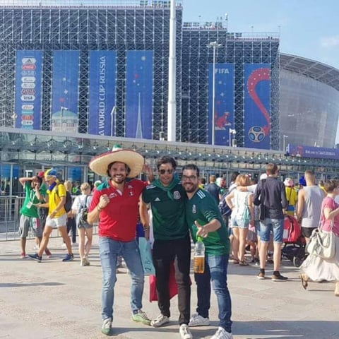Mauricio Guizar con amigos