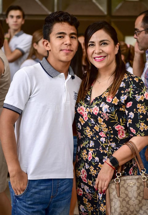 11072018 En misa de graduación.