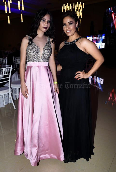 12072018 MUY GUAPAS.  Renata y Blanca.