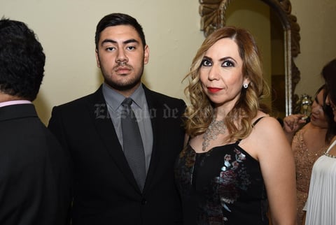 12072018 ASISTEN A FIESTA.  Roberto y Mayela.