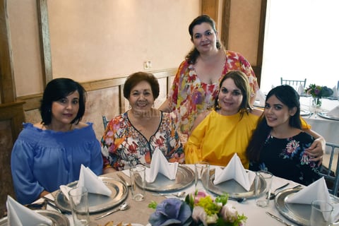 Hilda  Olivia  Lucia  Isel y Olivia