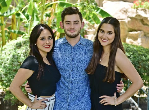 Ana Sofia  Roberto y Ana Paola Roiz